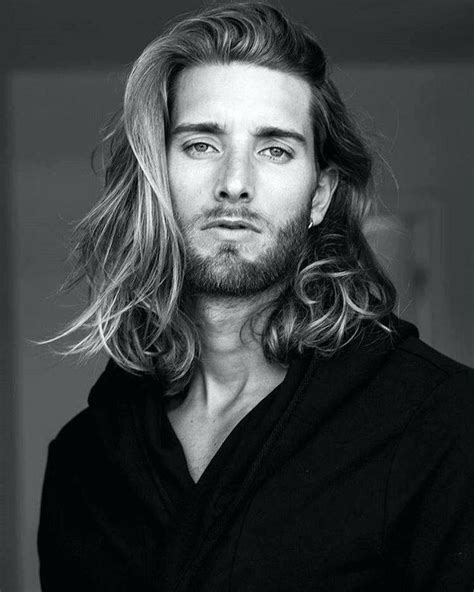 homme cheveux long|Coupe de cheveux long pour homme : les plus belles。